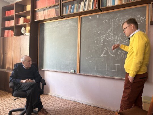 Теоретики и экспериментаторы встреча СЕРГЕЯ ХАРИНЦЕВА И АНАТОЛИЯ МАЛЬШУКОВА30 ноября 2024 года